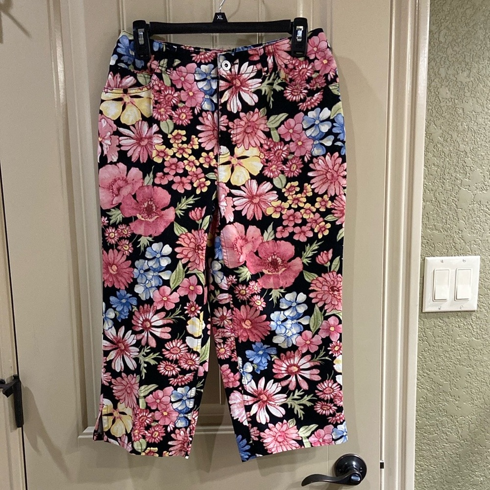 Floral Print Capris by Liz Claiborne Brand.  EUC!